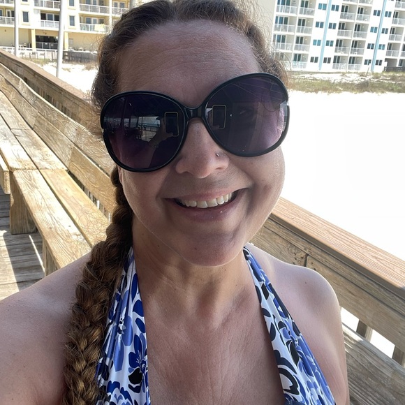 Meet your Posher, Lysa - Picture 3 of 4